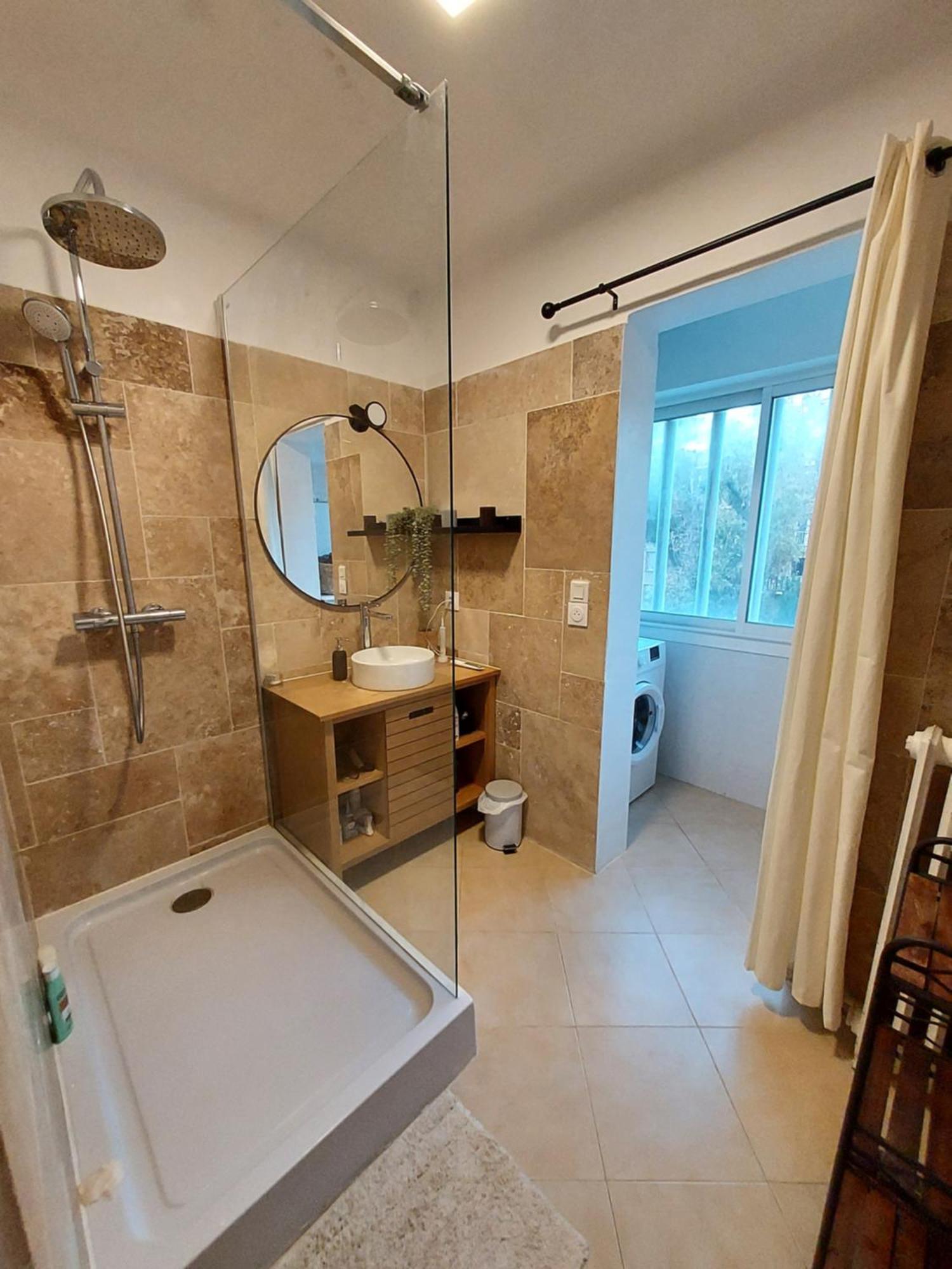 Grand T2 Ensoleille - Proche Gare Apartment